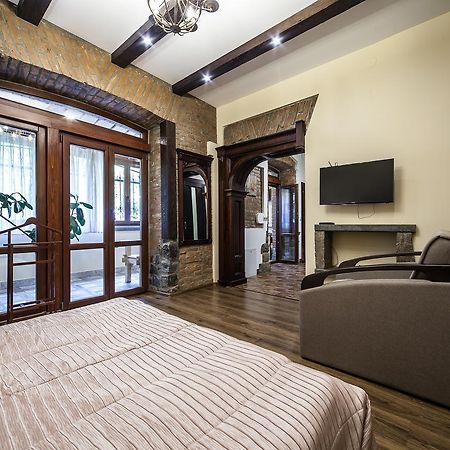 Vip Castle Apartmens Львов Экстерьер фото