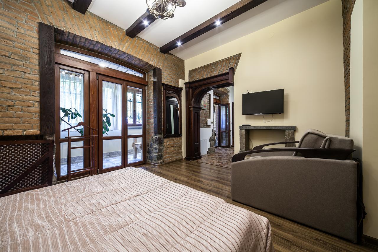 Vip Castle Apartmens Львов Экстерьер фото